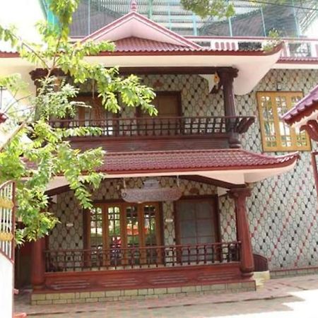 Kuppath Inn Kochi Ngoại thất bức ảnh